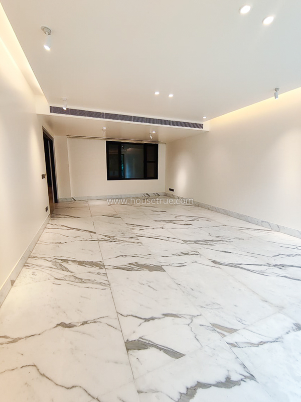 4 BHK Flat For Rent in West End Colony