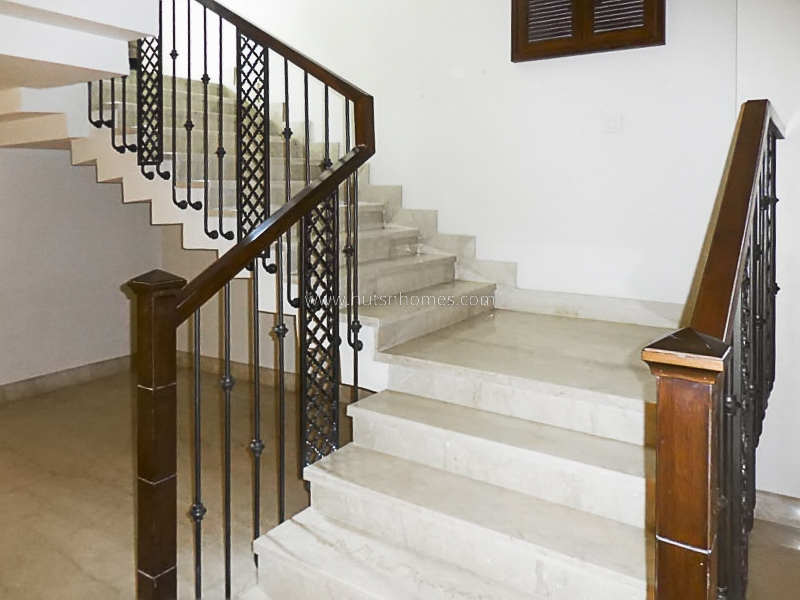 3 BHK Duplex For Rent in Chanakyapuri