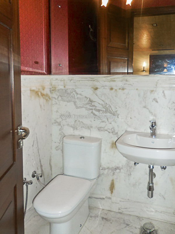 3 BHK Duplex For Rent in Chanakyapuri