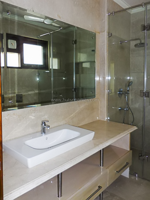 3 BHK Duplex For Rent in Chanakyapuri