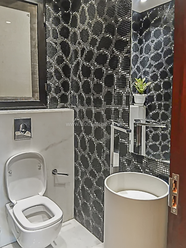 4 BHK Builder Floor For Rent in West End Colony