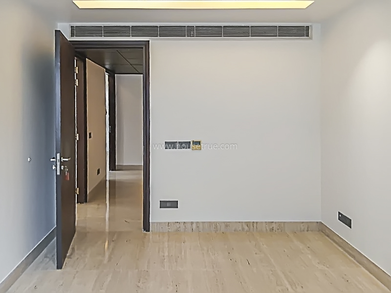 4 BHK Builder Floor For Rent in West End Colony