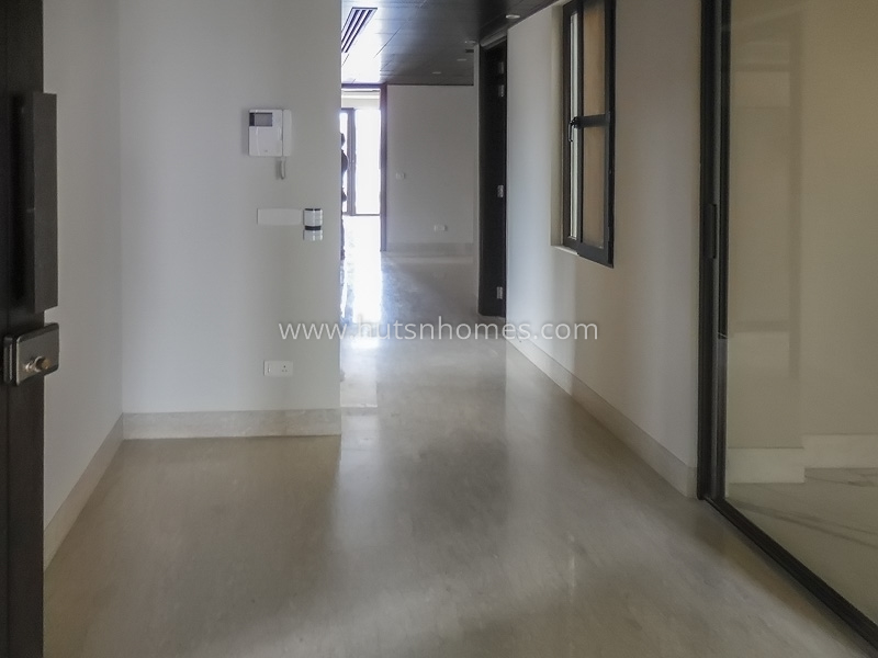 4 BHK Flat For Rent in West End Colony