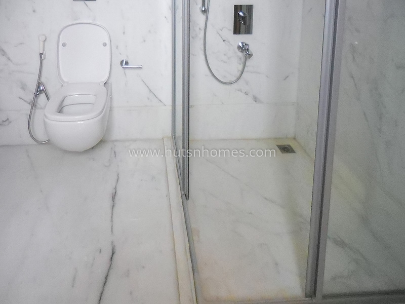 4 BHK Flat For Rent in West End Colony