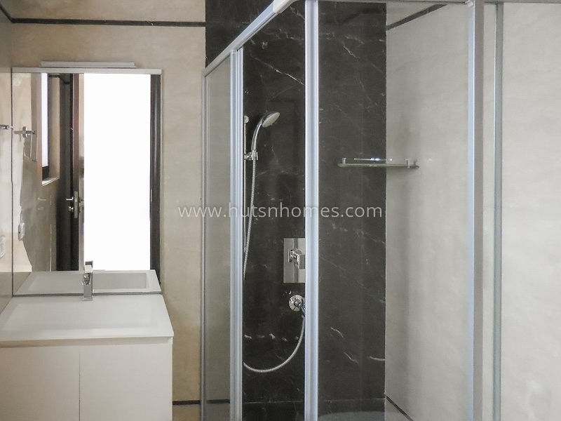 4 BHK Flat For Rent in West End Colony