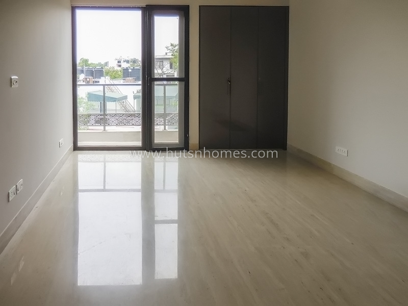 4 BHK Flat For Rent in West End Colony