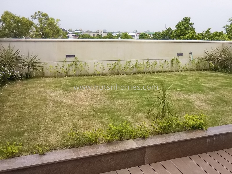 4 BHK Flat For Rent in West End Colony