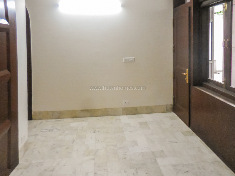 5 BHK House For Rent in Chanakyapuri