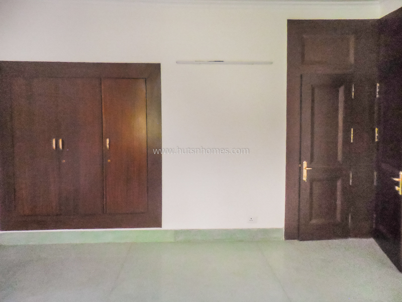 5 BHK House For Rent in Chanakyapuri