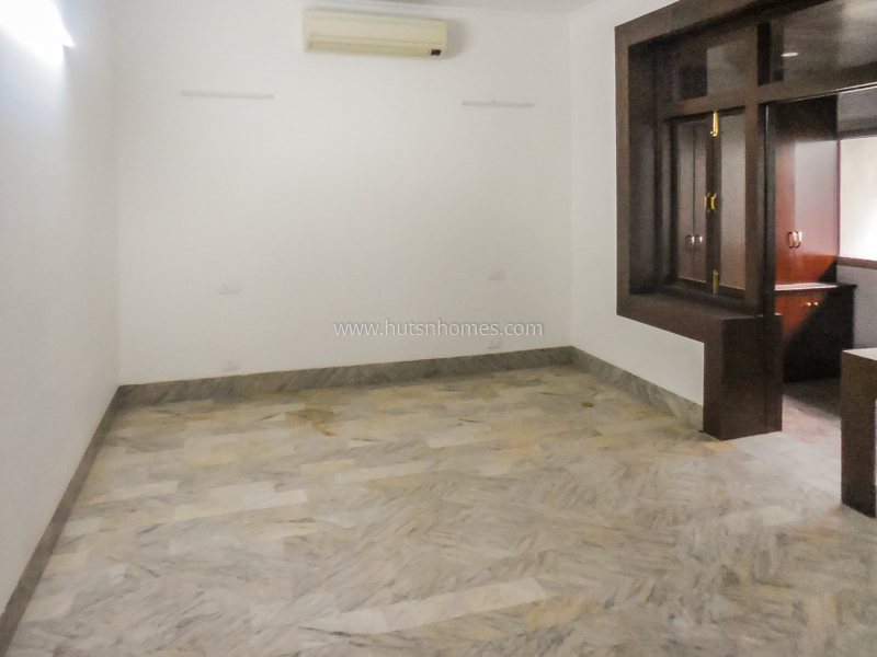 5 BHK House For Rent in Chanakyapuri