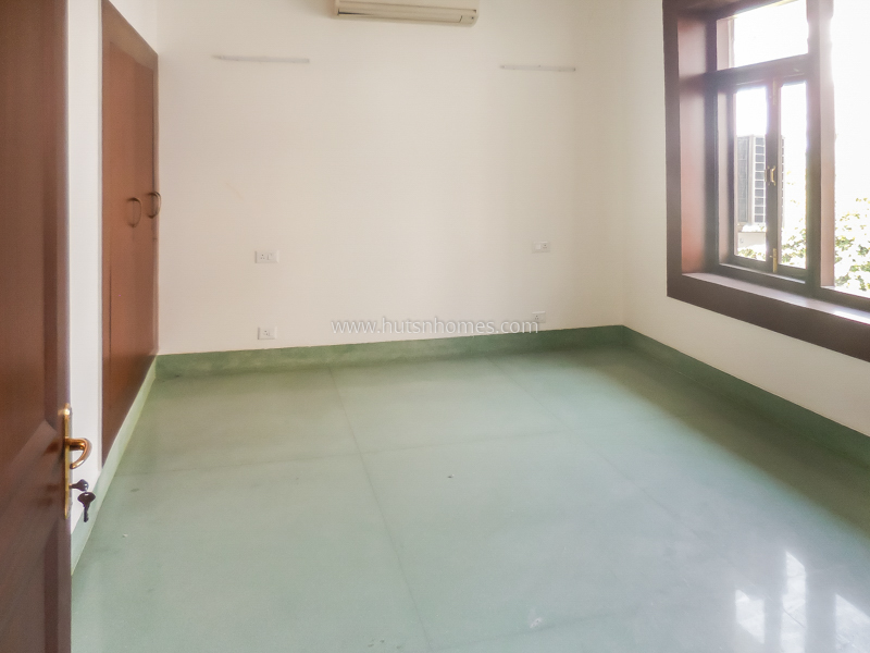 5 BHK House For Rent in Chanakyapuri