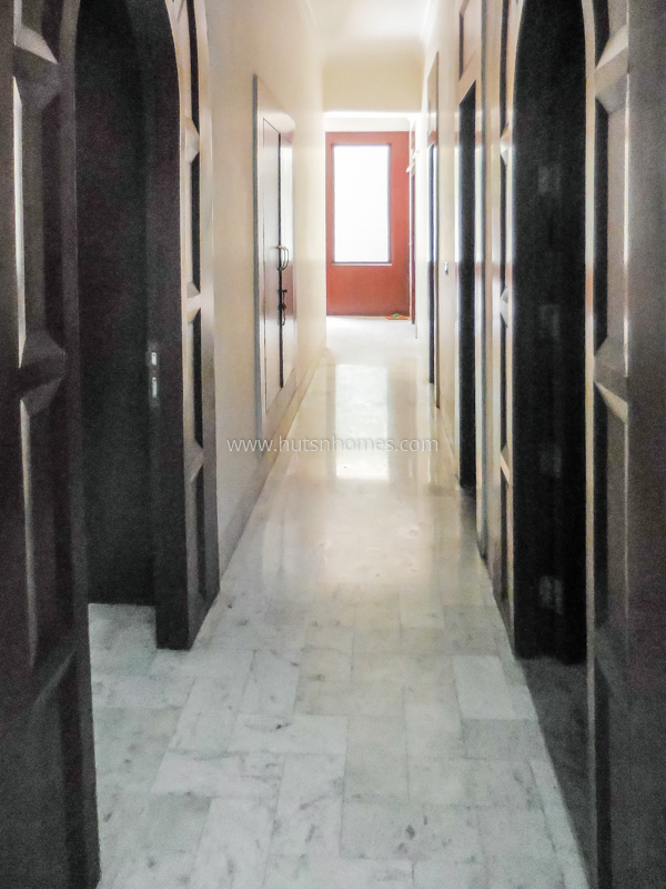 5 BHK House For Rent in Chanakyapuri