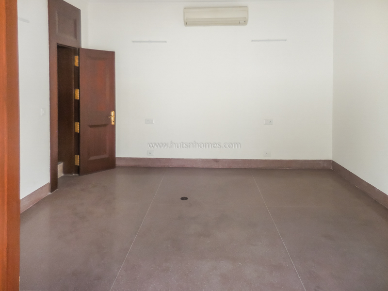 5 BHK House For Rent in Chanakyapuri