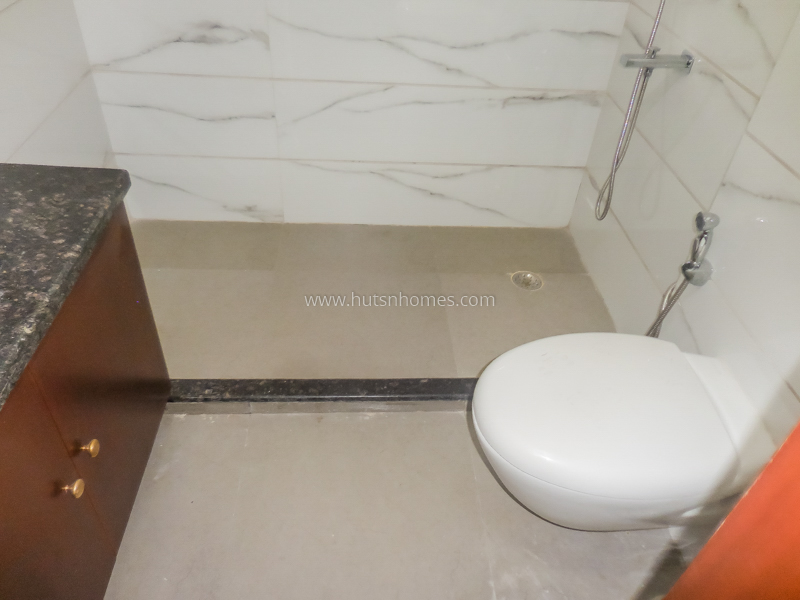 5 BHK House For Rent in Chanakyapuri
