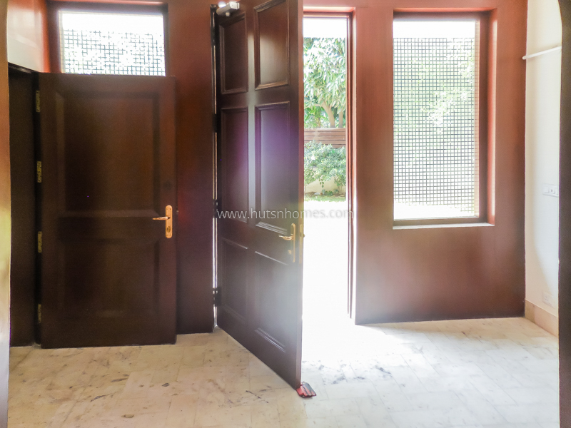 5 BHK House For Rent in Chanakyapuri
