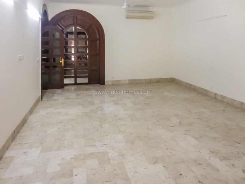 5 BHK House For Rent in Chanakyapuri