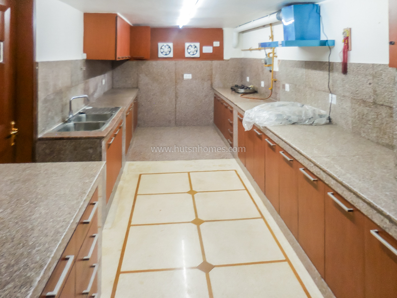5 BHK House For Rent in Chanakyapuri