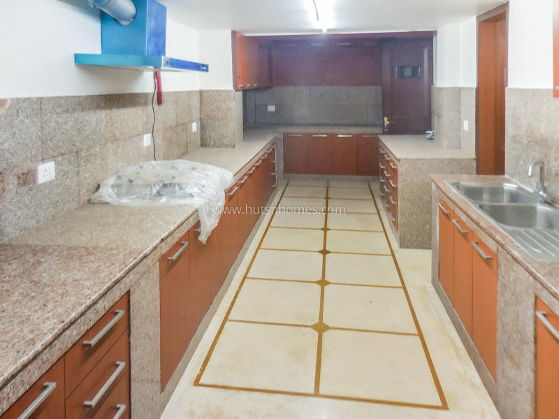 5 BHK House For Rent in Chanakyapuri
