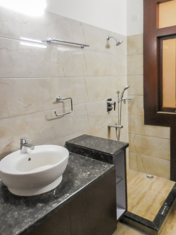 5 BHK House For Rent in Chanakyapuri