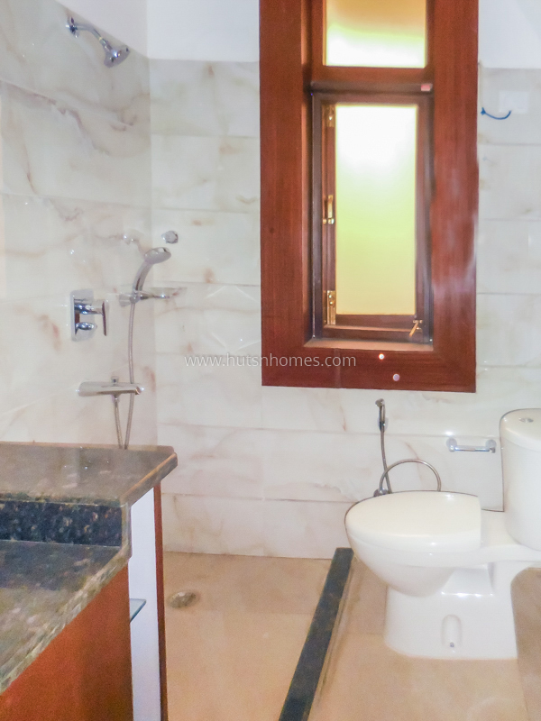 5 BHK House For Rent in Chanakyapuri