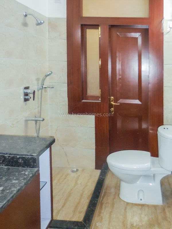 5 BHK House For Rent in Chanakyapuri