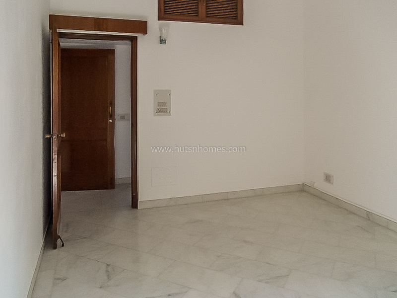 3 BHK Flat For Rent in Defence Colony