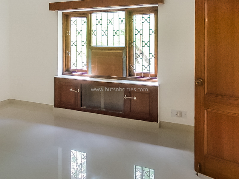 3 BHK Flat For Rent in Defence Colony