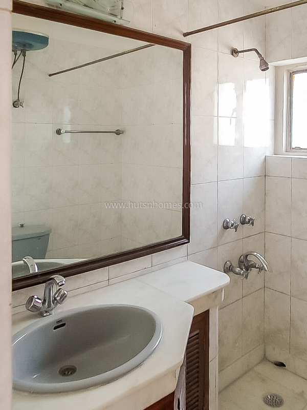 3 BHK Flat For Rent in Defence Colony