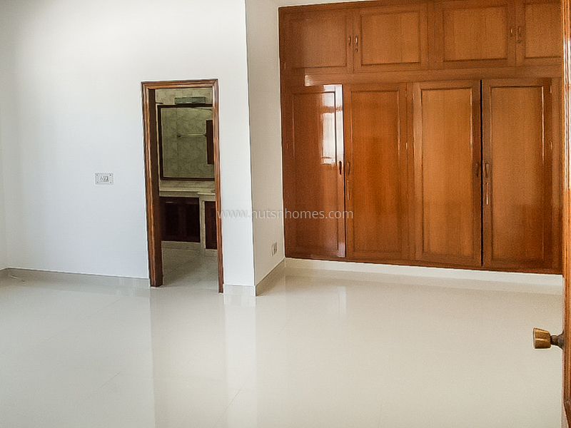 3 BHK Flat For Rent in Defence Colony