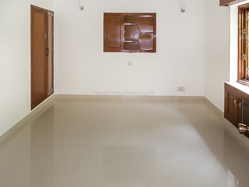 3 BHK Flat For Rent in Defence Colony