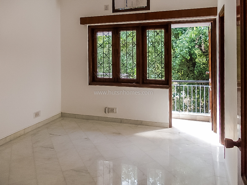 3 BHK Flat For Rent in Defence Colony