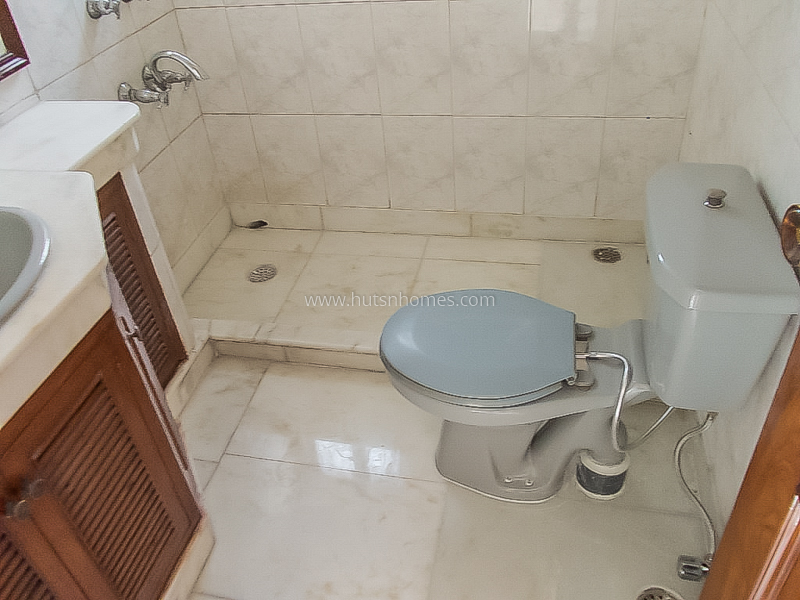 3 BHK Flat For Rent in Defence Colony