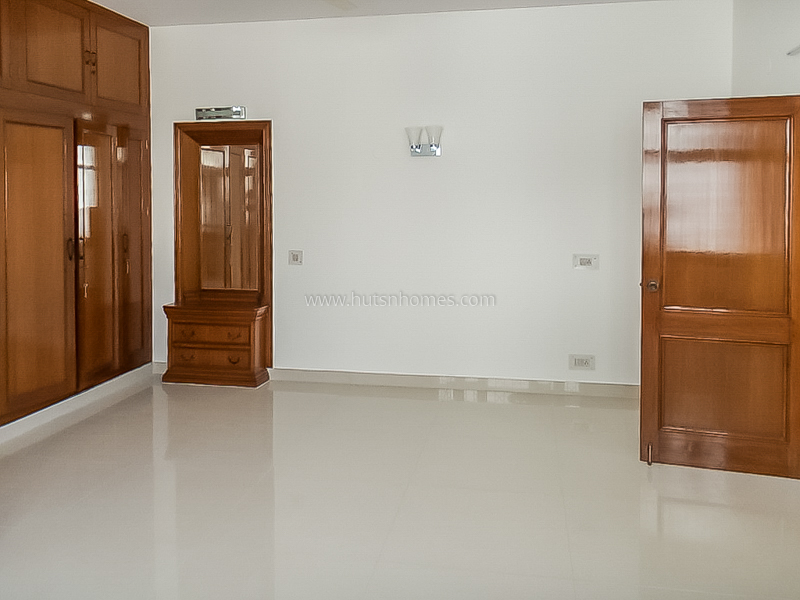 3 BHK Flat For Rent in Defence Colony