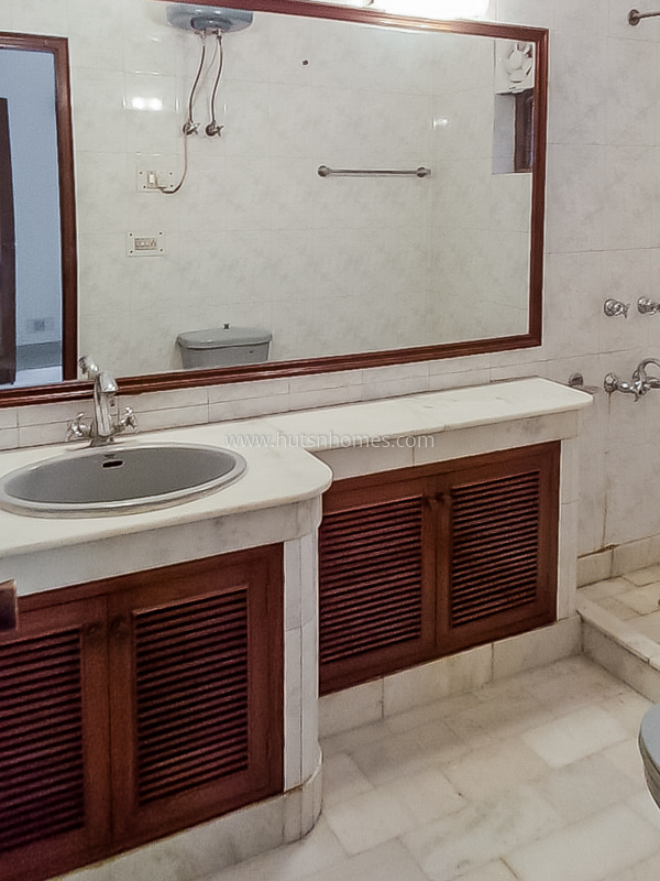 3 BHK Flat For Rent in Defence Colony