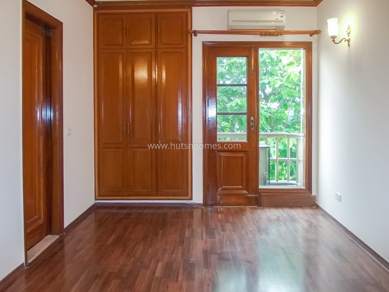 4 BHK Flat For Rent in Vasant Vihar