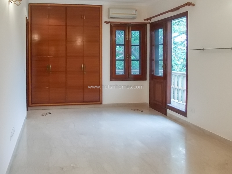 4 BHK Flat For Rent in Vasant Vihar