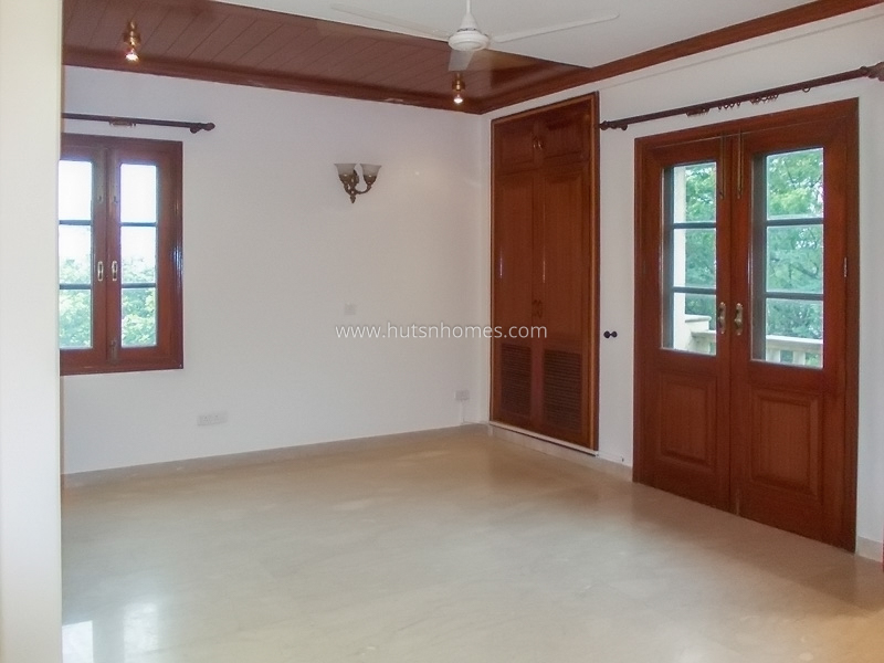 4 BHK Flat For Rent in Vasant Vihar