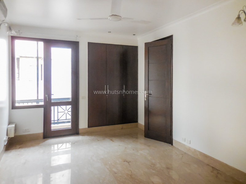 4 BHK Flat For Rent in Vasant Vihar