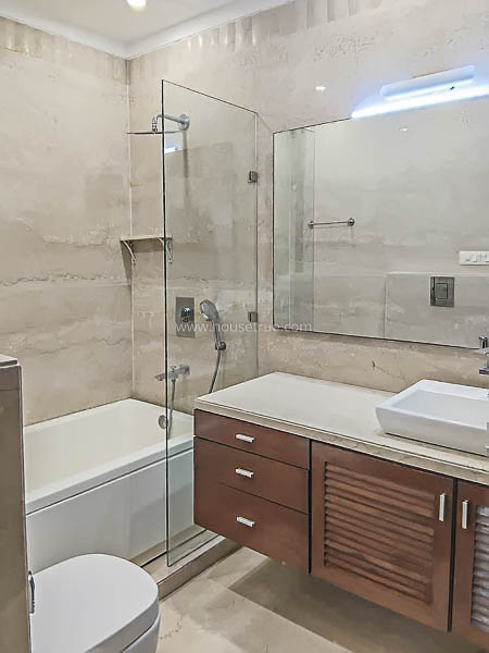 3 BHK Flat For Rent in Defence Colony