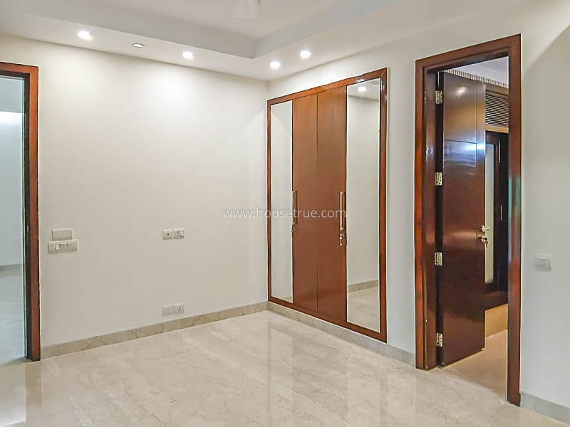 3 BHK Flat For Rent in Defence Colony