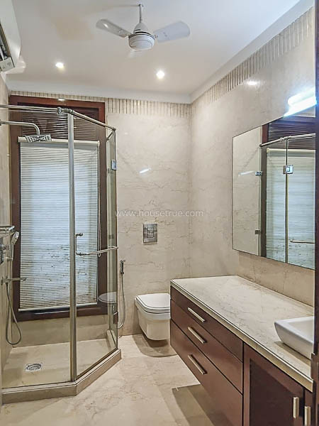 3 BHK Flat For Rent in Defence Colony