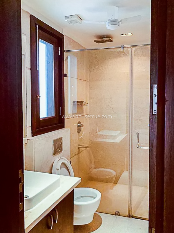 4 BHK Flat For Rent in Green Park Extension