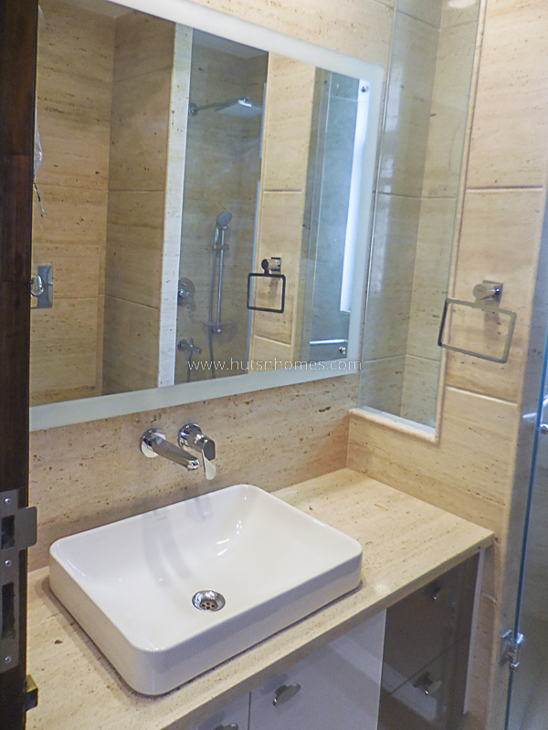 2 BHK Flat For Rent in Defence Colony