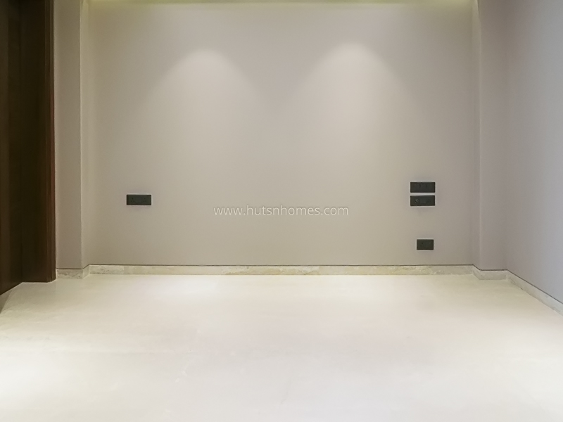 4 BHK Flat For Rent in Anand Niketan