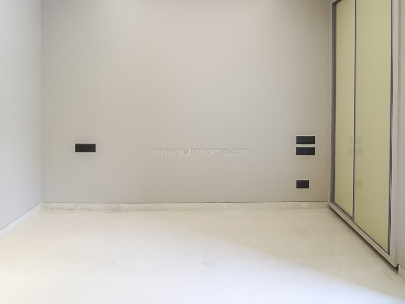 4 BHK Flat For Rent in Anand Niketan