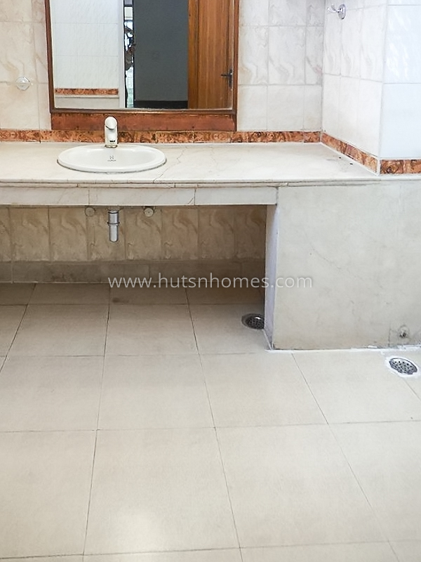 10 BHK House For Rent in New Friends Colony