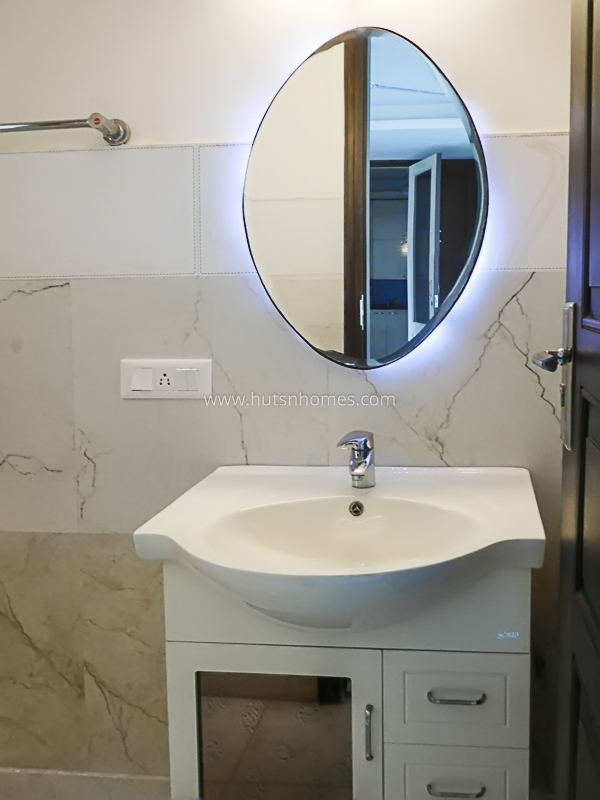 3 BHK Flat For Rent in Nizamuddin East