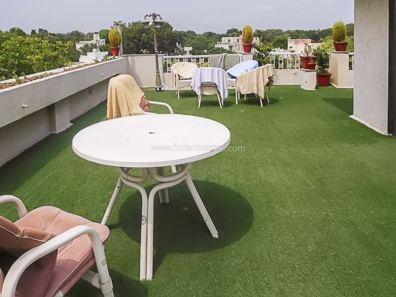 3 BHK Flat For Rent in Nizamuddin East