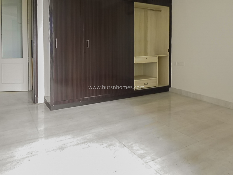 3 BHK Flat For Rent in Nizamuddin East