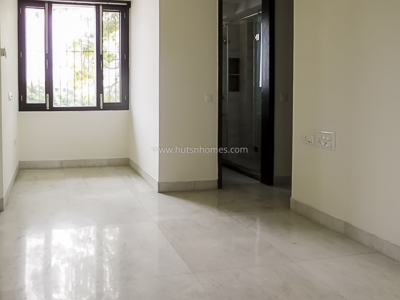3 BHK Flat For Rent in Nizamuddin East